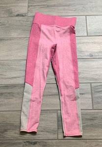 We to me pink Capri leggings