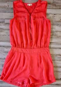 Miss Avenue coral pocketed romper with zip collar size medium has belt loops