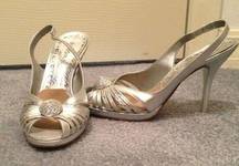 👋🏼BCBGirls silver sling back sandals, 5.5