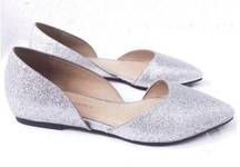 CL by C. Laundry Platinum Heart Pointed Toe Shoes, Silver Size 6M New w/o Box