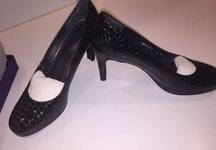 Stuart Weitzman NIB  Crystal Snake Heels Size M6.0