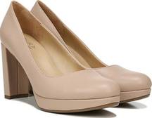 Naturalized Berlin Pumps