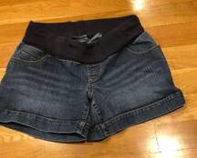 𝅺MOTHERHOOD jeans shorts size medium.