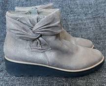 Clarks Collection Sharon Salon Wedge Bootie Pewter Metallic Bow Women’s 8