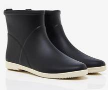 ALICE + WHITTLES Thesus Minimalist Rubber Ankle Boots in Black size 10