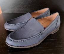 Edrica Palani comfortable blue Navy Loafers Size 6.5 Round moc toe Slip-on From work to the weekend, the Palani loafer shows off a sleek leather upper, rounded moccasin-style toe and a slight stacked heel. 0.8" stacked block heel Rubber sole New with tag  Same day shipping  Smoke and pets free  Introducing  Edrica Palani navy blue loafers - the perfect combination of comfort and style! These shoes are designed for women with a UK shoe size of 4.5 and a US shoe size of 6.5, featuring a round moc toe shape and slip-on closure. The upper material is made of man-made material and is perfect for casual or dressy occasions. These flats come in a beautiful blue color and are perfect for any season.