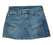 Levi’s low rise mini denim skirt sz 30