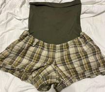 Oh baby by motherhood green plaid shorts in large