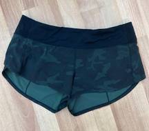 Lululemon green camo speed up shorts 2.5”