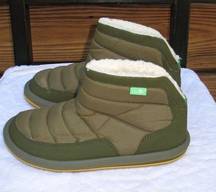 NWT Sanuk  Boots