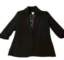 Body central black blazer