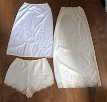 Vintage slips bundle of 3
What a great find of old vintage slips & shorts.