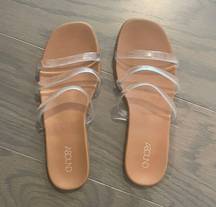 Strappy Sandal • Size 7