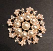 Adrienne vittadini gold tone faux Pearl rhine stone floral brooch pin