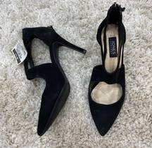 Black Pumps