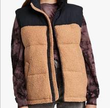 Wild Fable Oversized Sherpa Puffer Vest Size Medium