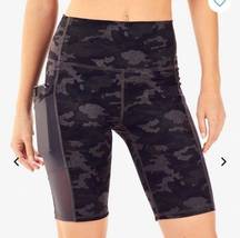 FABLETICS - 9” Camo Powerhold Bike Shorts w Pocket