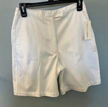 NWT Womens  White Shorts - Size 6