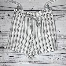 Jennifer Lopez NWT Size XL Black & White Stripe Paperbag Shorts w/ Tie Belt