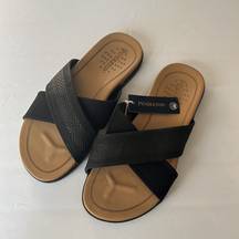 NWT Pendleton water resistant sandals, size 6 🟡