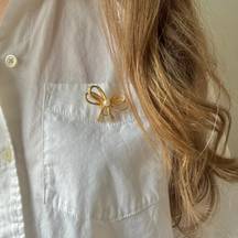 American Vintage Vintage “Constanta” Gold Tone Bow and Pearl Brooch Girlhood Classic Style Simple