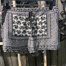 Lily White Black/White shorts M