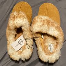 NWT Warm And Comfy Slippers Size 9/10