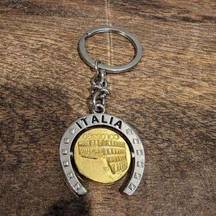 Italy horseshoe colosseum keychain