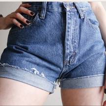 Wrangler [] ~  vintage 90s high rise denim shorts