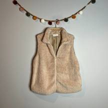 Goodnight Macaroon cream sherpa fuzzy vest