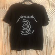 Metallica graphic t-shirt. Size:Medium