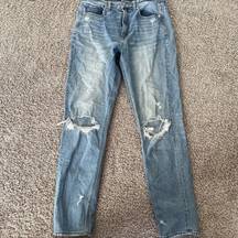 American Eagle  Womens Size 6 Light Wash Casual Ripped Distressed Mom Jean High