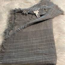 CASLON 🧣 gray and white color excellent condition wide 25” length 75”