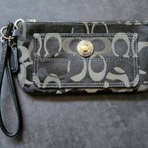 Coach  Black Gray Signature C Silver Medallion est. 1941 Wristlet