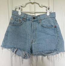 LEVI LIGHT WASH JEAN SHORTS SIZE 24