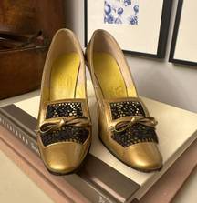 Vintage gold leather pumps by The Vogue size 6.5