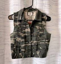 Forever 21 F21 camo denim vest