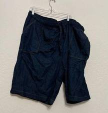 Woman within dark navy blue Polan short size 30 W