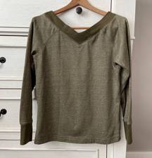 Columbia  XCO V Neckline Pullover Top.