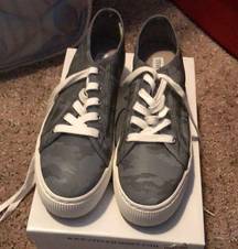 Steve Madden NWT  Gray Camo Platform Sneakers📝