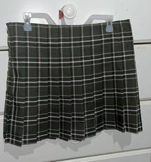 pleated skirt