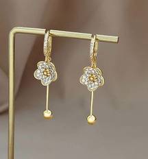 18K Gold Plated Flower Dangle Drop Earrings for Women,Elegant Flower Earrings