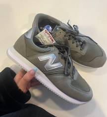 New Balance 420 Sneakers