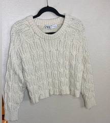 ZARA Cream Colored Cropped Cable Knit Sweater Raw Hem Size Medium