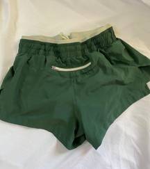 Breathe Mid-Rise Run Short In Forest Green 2.5"