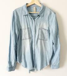 Light Wash Denim Chambray Raw Hem Cut Off Button Up Long Sleeve Top Medium