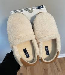 NEW  Slippers