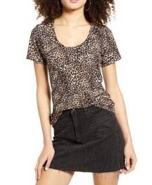 Socialite  Scoop Neck Leopard Print Short Sleeve T-Shirt size small