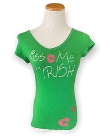 Womens Miley Cyrus &  Max Azria Kiss Me I’m Irish V Neck Graphic Tee - Sz L