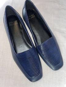 Donald Pliner Casual Loafers Womens Size 9.5 Medium Blue Leather Slip On Comfort